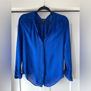 Aritzia T. Babaton silk long sleeve blouse size S, royal blue, patterned